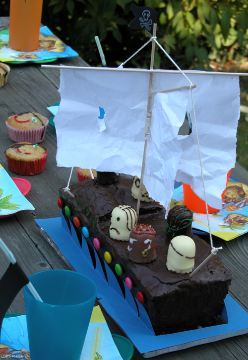 Piraten auf der Piraten-Torte