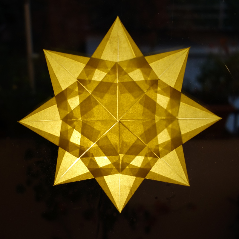 Stern aus quadratischen Transparentpapier-Ecken